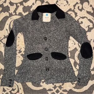 Wool Grey & black button-up sweater with elbow patches 
Size Xs 
Brand sparrow